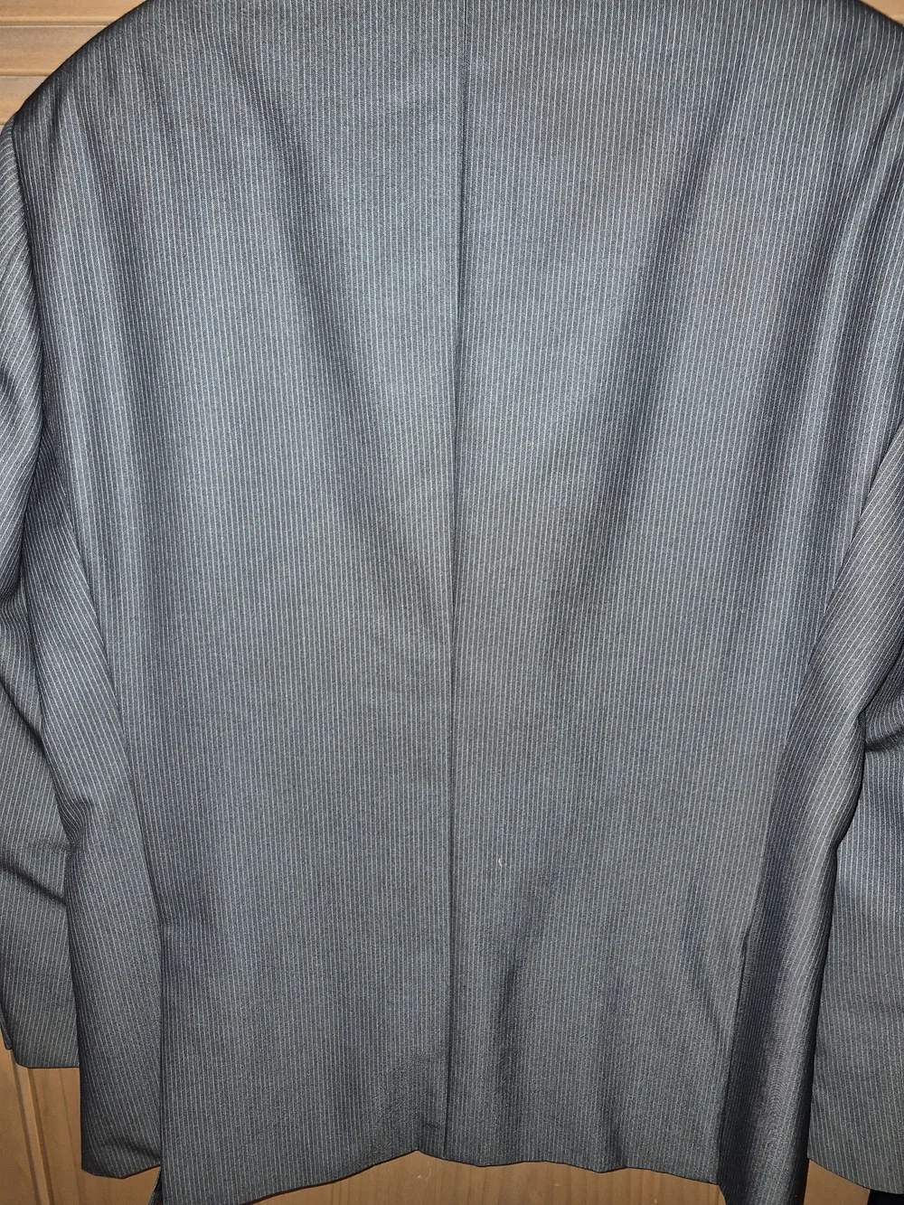 Roundtree & Yorke Gray Pinstripe Suit Jacket